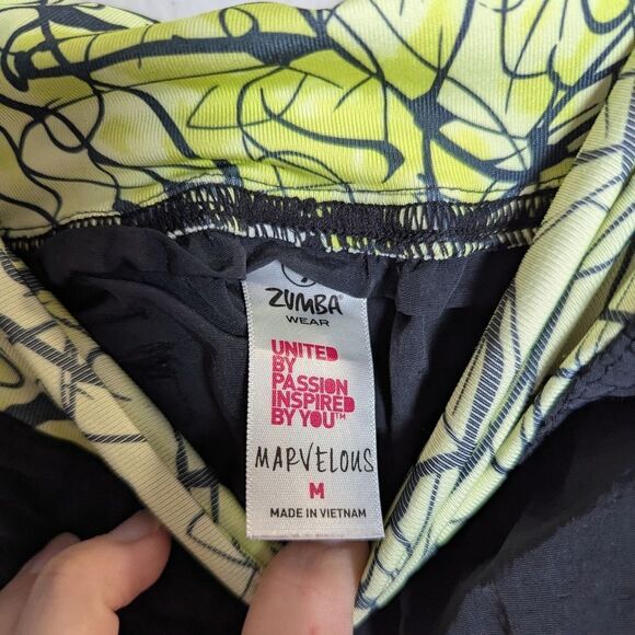 Zumba Fitness Black and Neon Yellow Parachute Capri Fitness Jogger Pants M - Picture 4 of 4